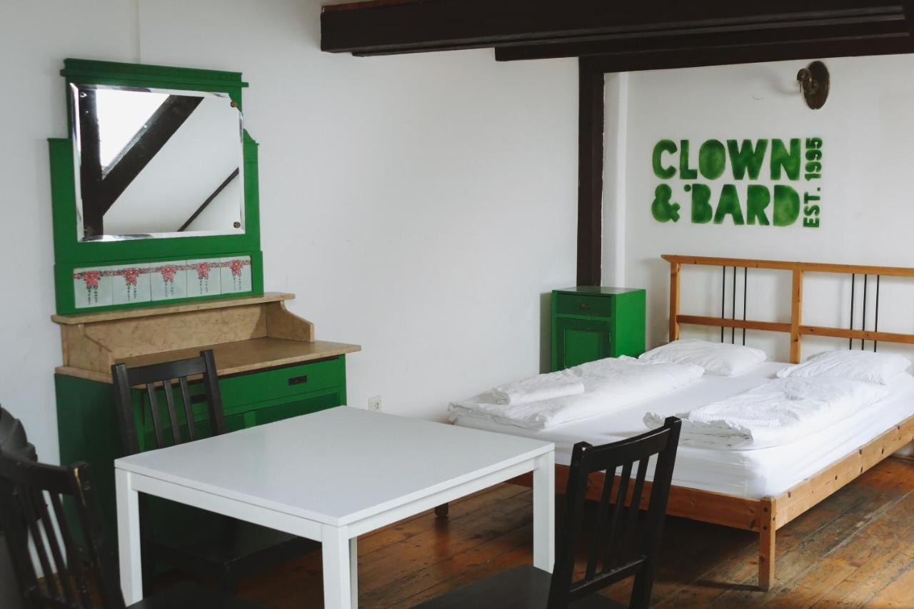 Clown And Bard Hostel براغ المظهر الخارجي الصورة