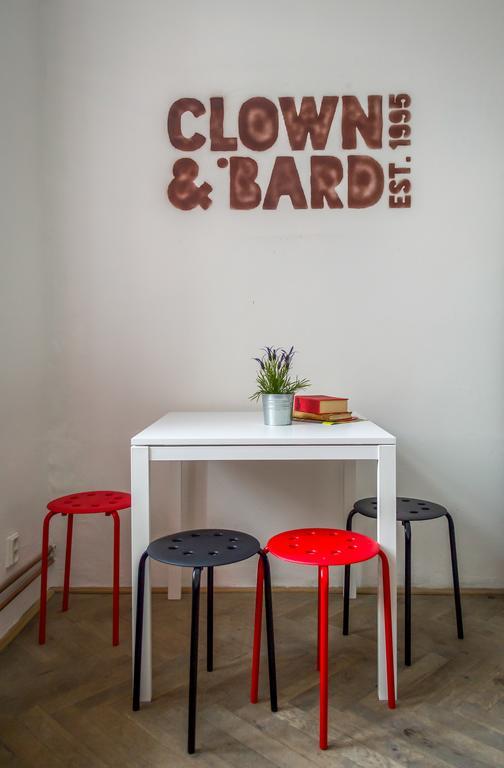 Clown And Bard Hostel براغ الغرفة الصورة