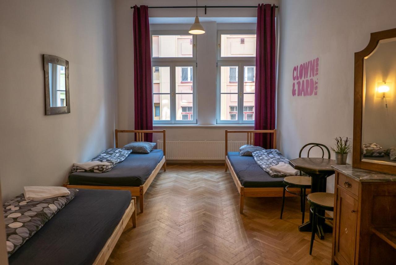 Clown And Bard Hostel براغ المظهر الخارجي الصورة
