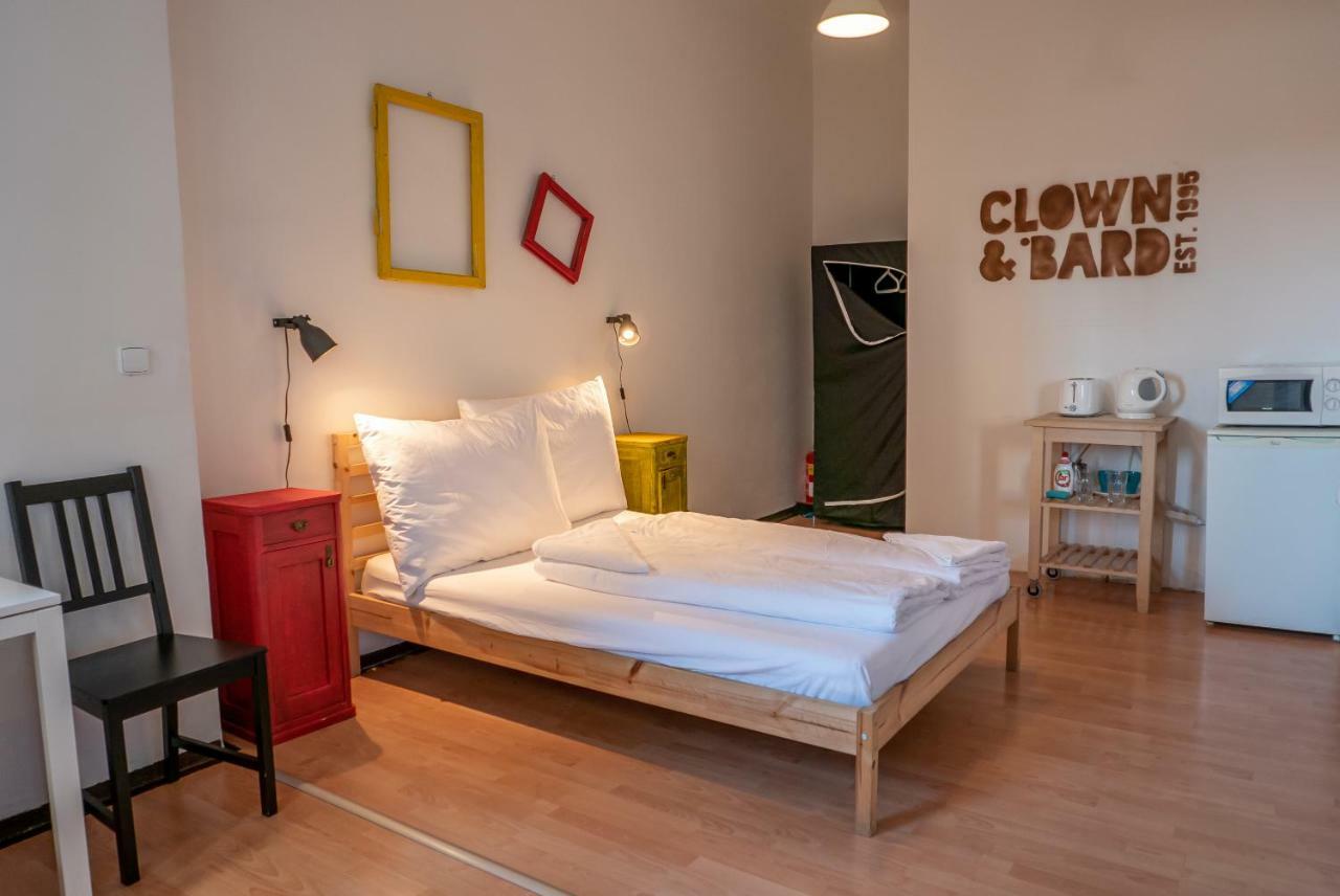 Clown And Bard Hostel براغ المظهر الخارجي الصورة